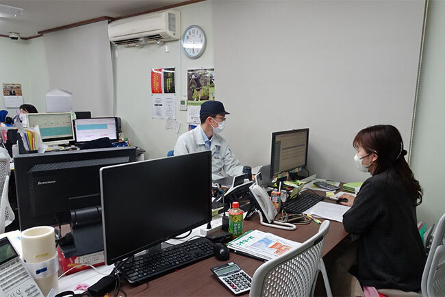 顧客管理・営業支援システムの導入で残業時間の大幅軽減とコスト削減を達成した