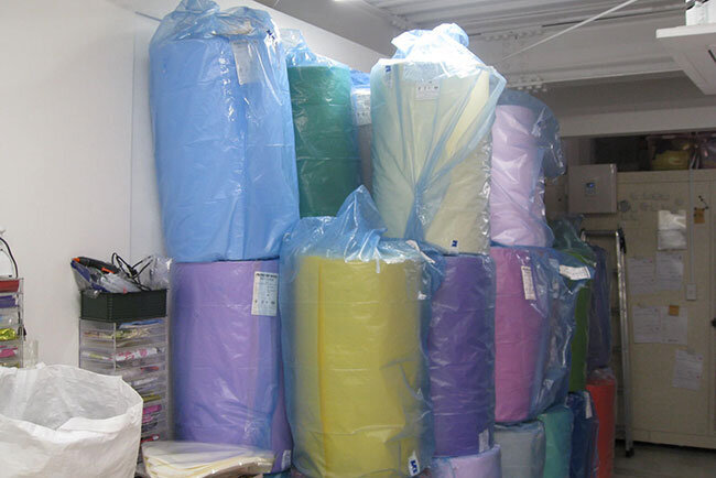 ジャイアントフラワーの素材となる高級紙のロール