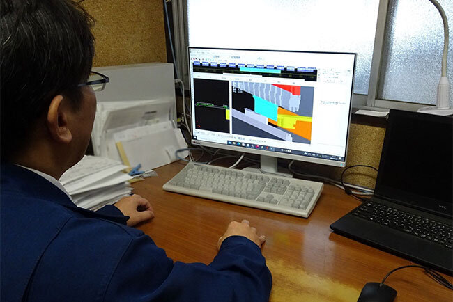 CADシステムを導入。数値制御と熟練技術の融合を図った