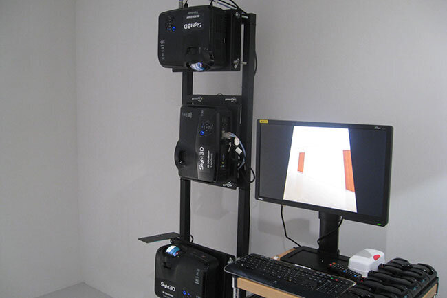 3Dバーチャル住宅展示場で使うプロジェクターとパソコン