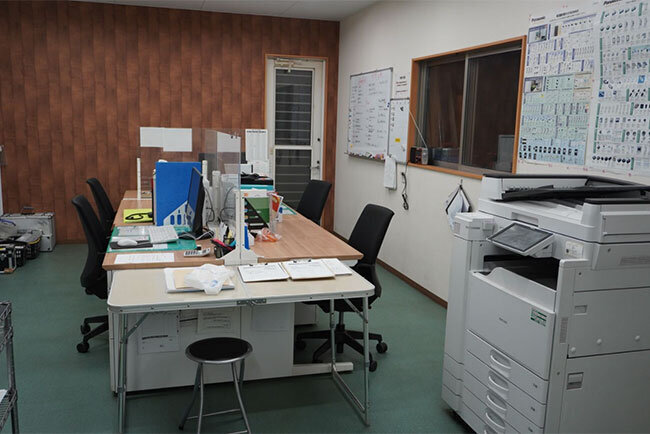 倉庫をリノベーションして拡張した執務スペース