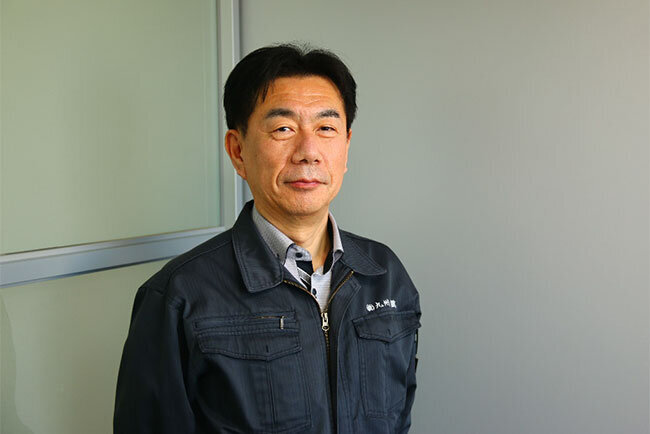 「道路標識は、仕様だけでなく取り付け方等、県によって違います。それぞれに細かくきちんと対応しています」と語る大塚広貴社長