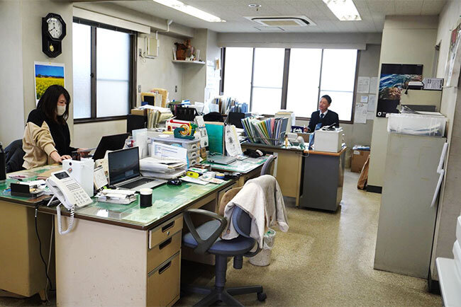 照明をLED化している中央化成工業の本社オフィス