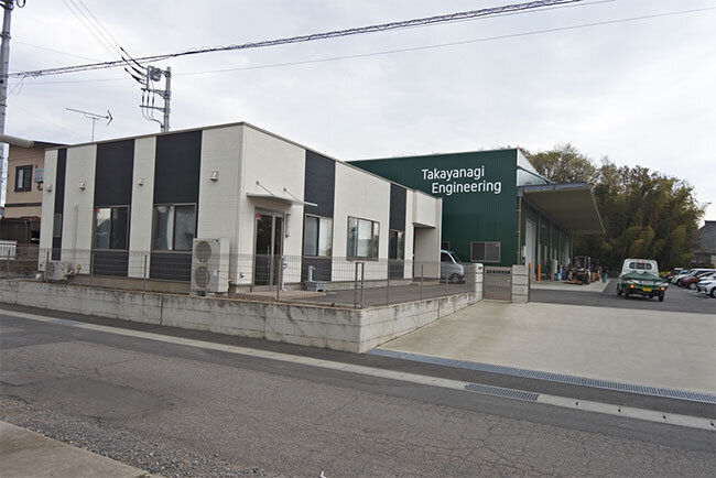 2020年12月に移転を完了した新社屋（手前）と新工場