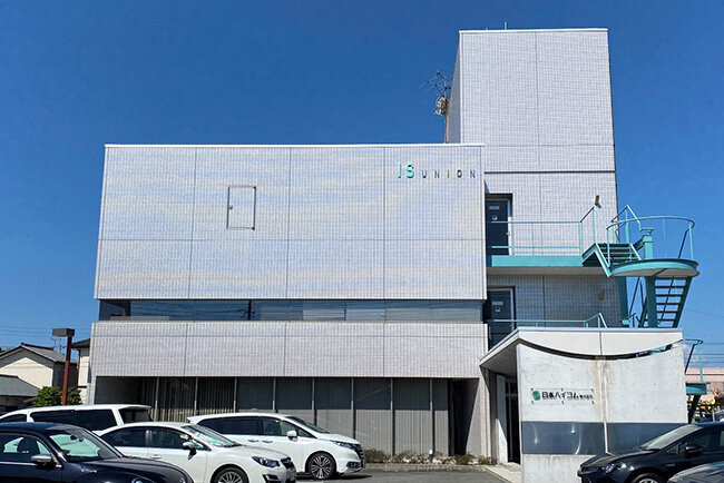 本社：生産ライン構築のエンジニアリングと最適化のコンサルティングを両輪として事業を拡大してきた