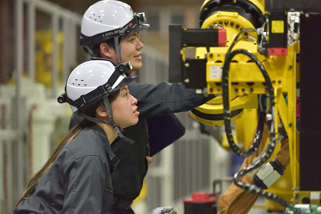 新たに稼働したアッセンブリー工場では、顧客の生産ラインを事前構築して実際の稼働状況を正確に検証できる