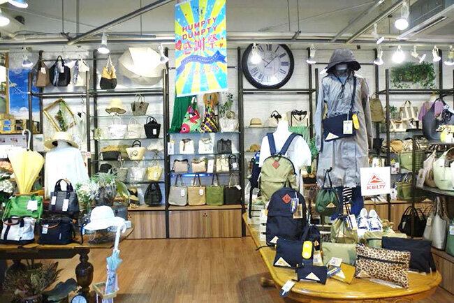 気になる商品が並ぶハンプティーダンプティー本店のフロア