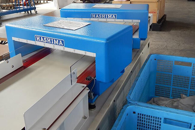 針などの金属類の混入を防ぐ金属探知機