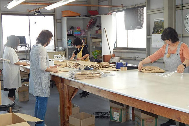 アパレル製品のたたみ・梱包作業