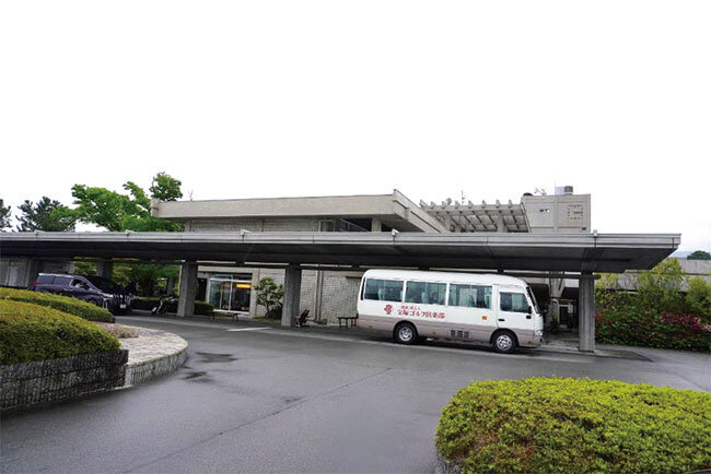 宝塚ゴルフ倶楽部のクラブハウスの外観