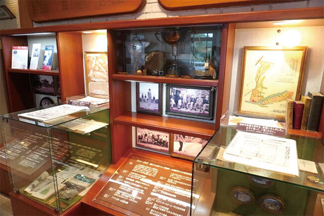 クラブハウス2階に設けられているゴルフ場の歴史を紹介するコーナー