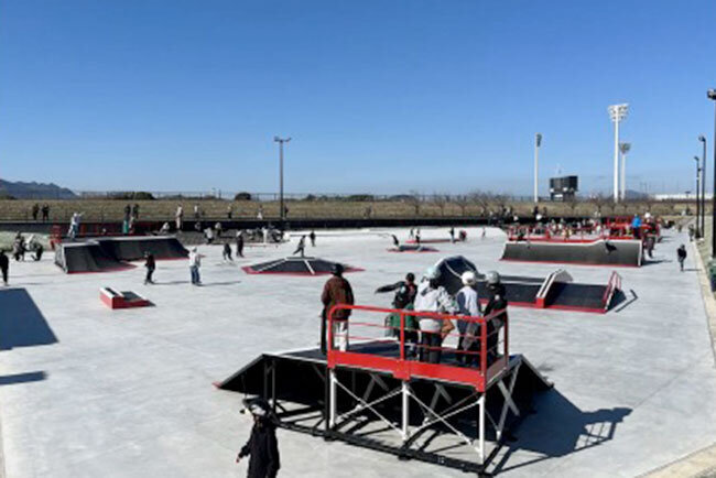 様々なセクションを組み合わせて都村製作所ならではの魅力的な競技空間を創造している