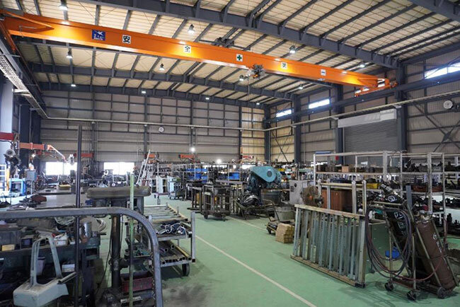 本社棟と併設された、スポーツ器具や遊具を製造する都村製作所の工場