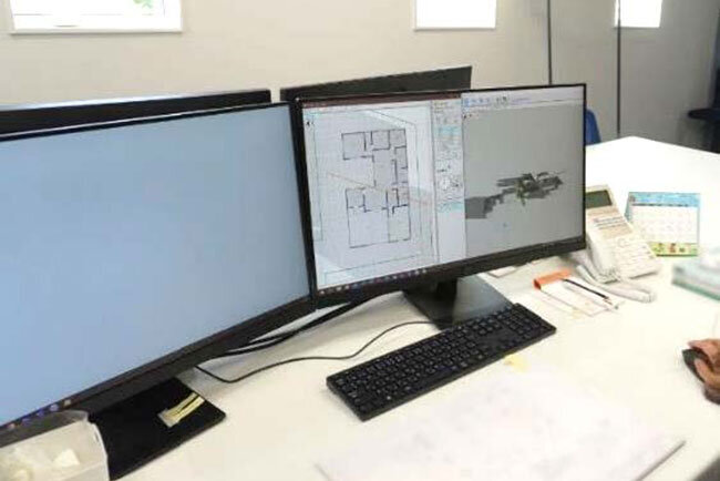 CADシステムを使って建物の日当たりをシミュレーションする様子