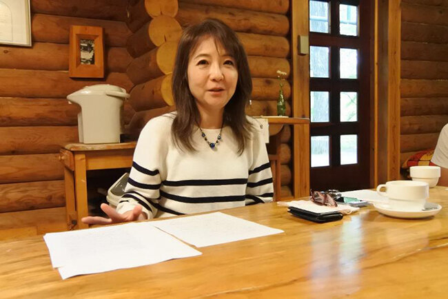 キャンプ場運営に乗り出した経緯を話す齋藤佳江代表取締役