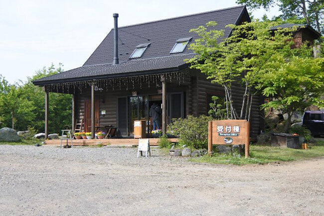 顧客が最初に訪れる受付棟