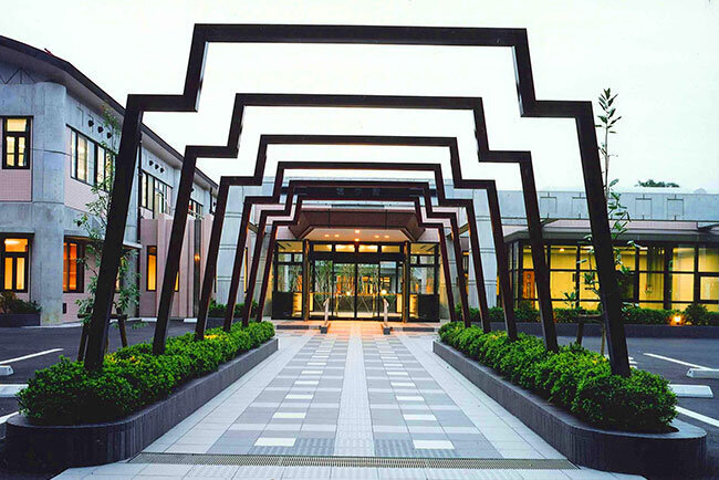 瑞学園の正面入り口。ウェブ会議システムの導入で施設間の連携を強化した