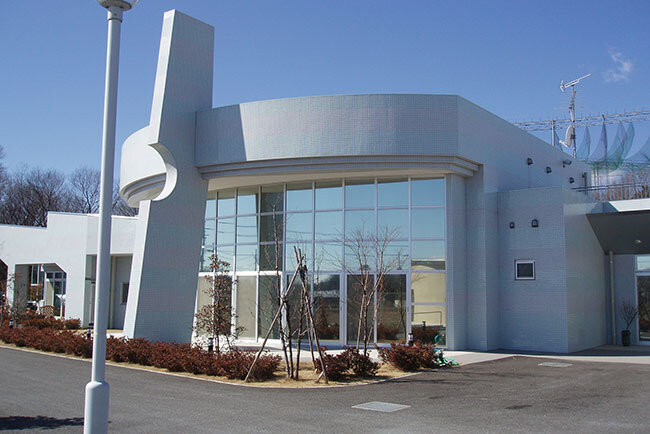 現代的なデザインが美しい瑞学園の通所施設