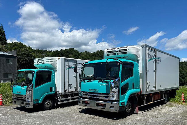滝沢物流が保有する冷蔵冷凍用の輸送車