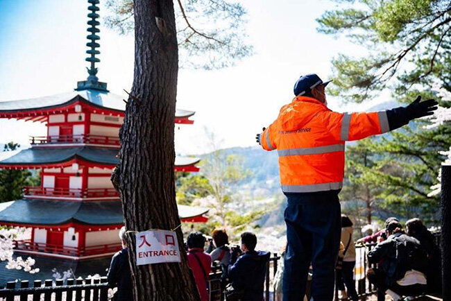 観光地での誘導も重要な仕事