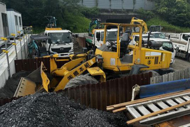 静岡市清水区内で新しく完成した拠点、重機・資材置き場