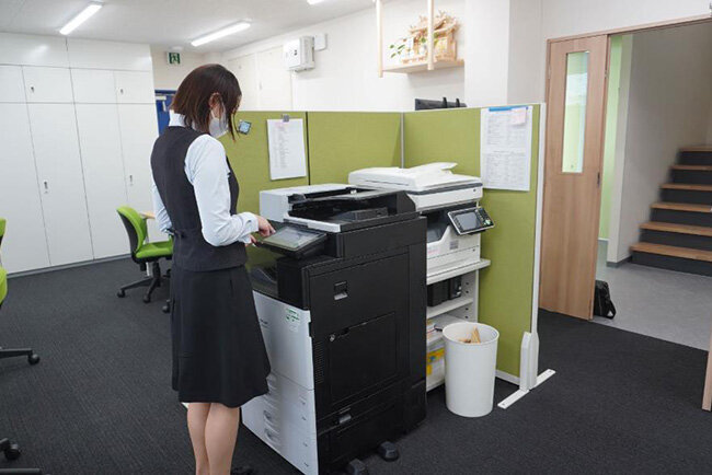 新しい事務所ビルの完成に合わせて導入した複合機