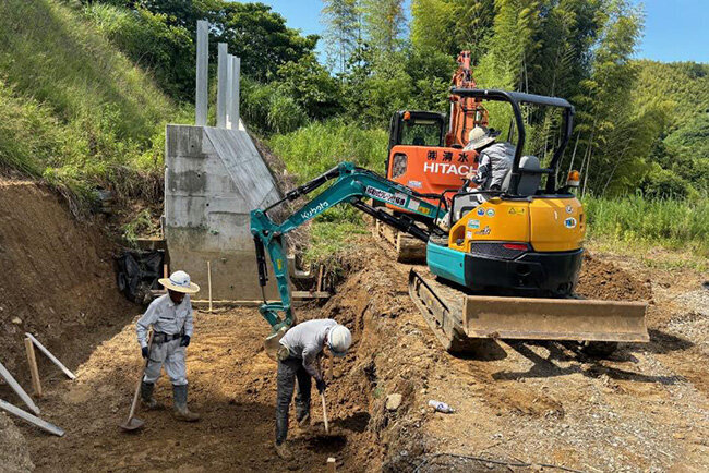 リスクマネジメントを徹底した上で重機を活用して工事に取り組む