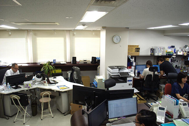 グレートディッパー社内の様子。スタッフが連携して現場や司会者を支える