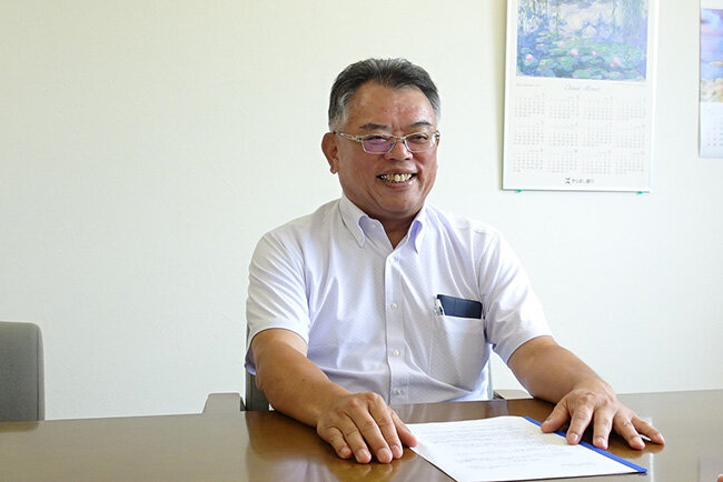 「会社を継ぐために退学届を何度も書いたが母親に破られた」と笑う上野泰和社長