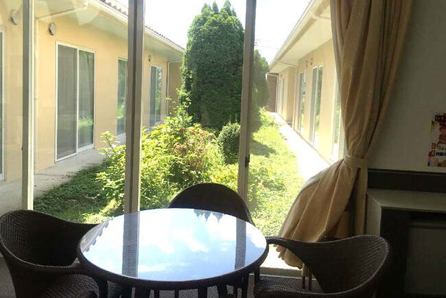 どの部屋からも中庭が見える