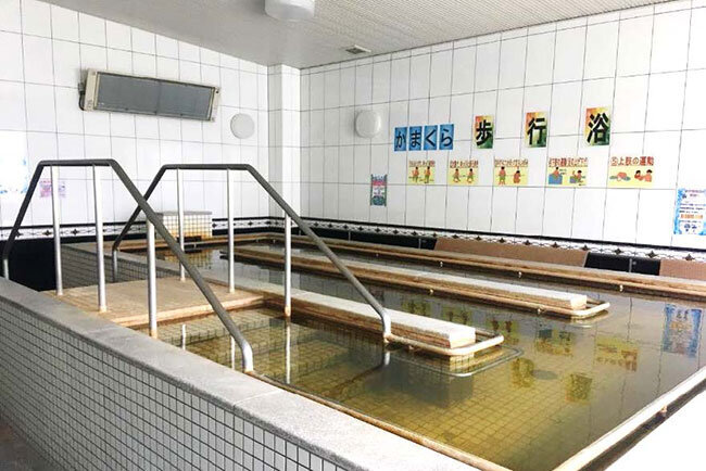 歩行浴のための伊香保温泉と同じ泉質の温泉プール