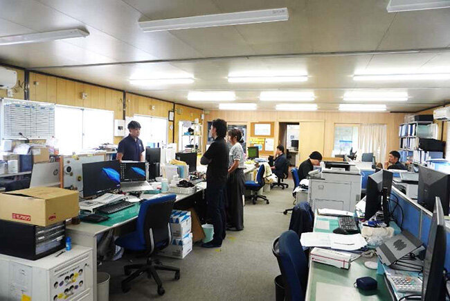 三共機械工業の工場の敷地内にある事務所の様子