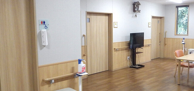 2021年に開設した最初の施設のショートステイきずなの外観と内部