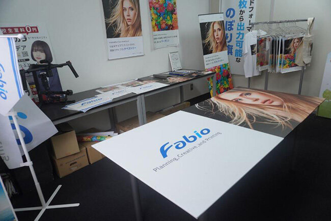 ショールームで展示している大判印刷物