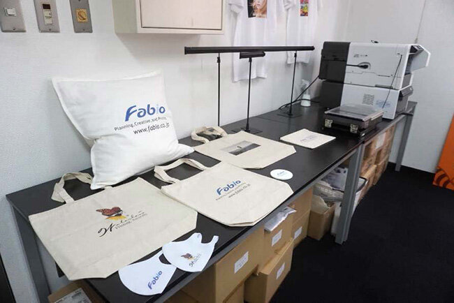 ショールームで展示しているガーメントプリント製品