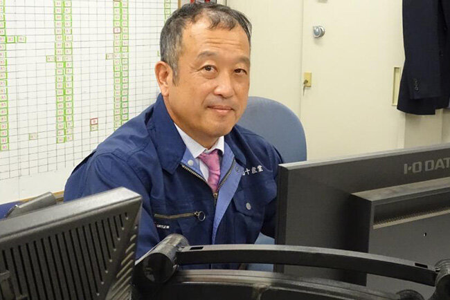 「大型設備投資は減少している」と危機感を抱き、あらたな商品づくりと得意先づくりに意欲を燃やす根本康文専務）