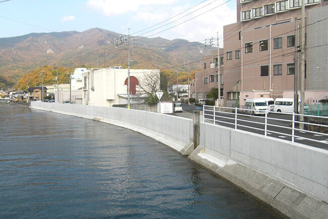 片城川で行った津波等対策護岸工事