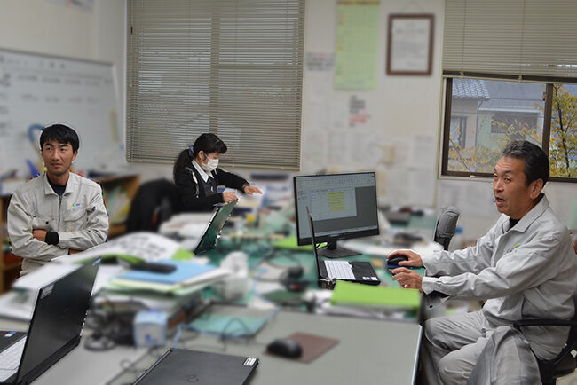 「近い将来、県提供の設計図も3Dになるかもしれない」と、時代の変化を感じている髙橋土木部長（右）と平林さん（左）