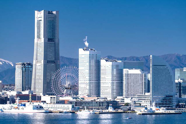 ネクストコンサルティングのオフィスがあるランドマークタワー（左から2番目のタワー）