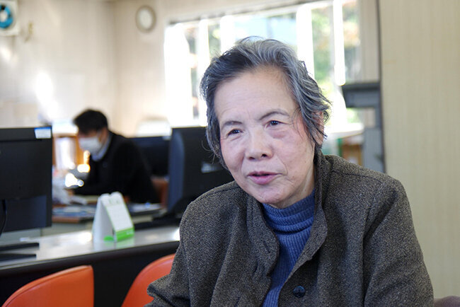 74歳の町田文子代表取締役は30代で入社し、2020年に代表職に就いた今も県内を回って顧客と話している