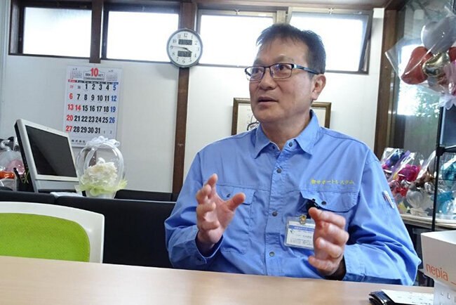  「『自分で開発すれば安くていいソフトを提供できる』と起業したが仕事がこなかった」と話す大内克宏代表取締役