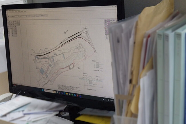 業務に欠かせないCAD。小林社長は「図面を描くのがいかなる場合でもメインの仕事になる」と語る