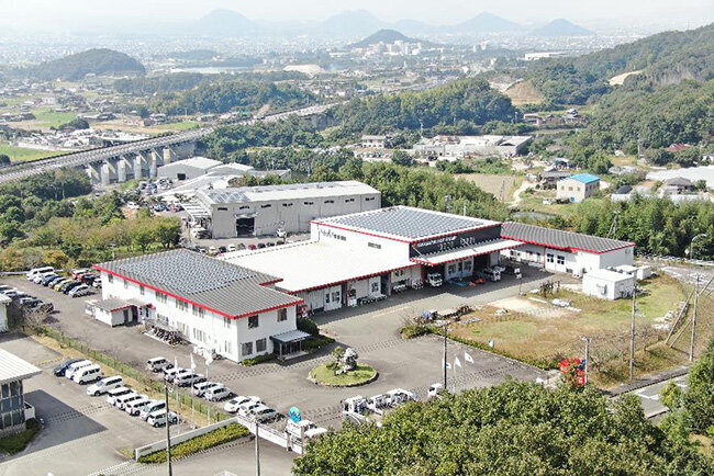 高松ホットスタンプの工場棟を併設した本社の全景