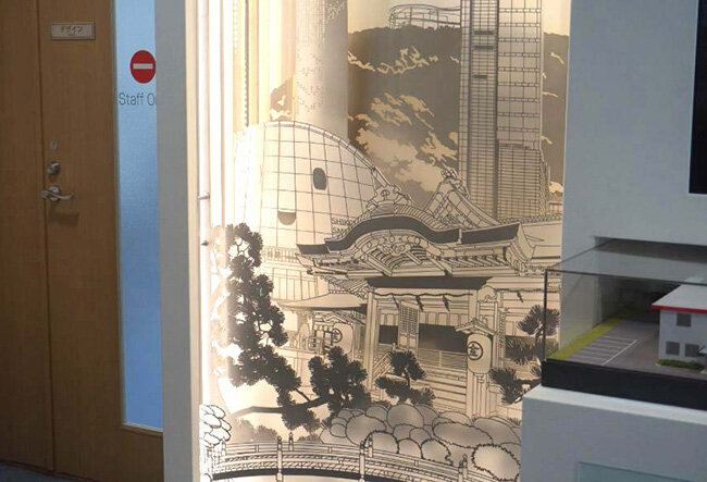 本社1階に展示している香川県の名所をモチーフにした金属アート作品