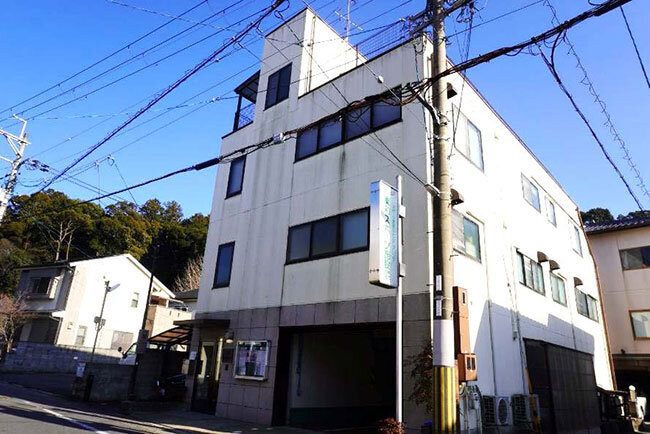 東和スポーツ施設の本社の外観