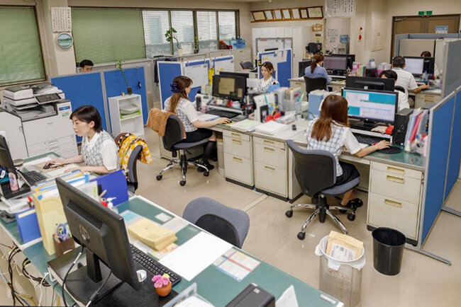 大石膏盛堂本社のオフィスの様子