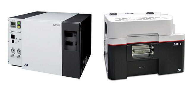 ガスクロマトグラフ（左）と有機微量元素分析装置（右）