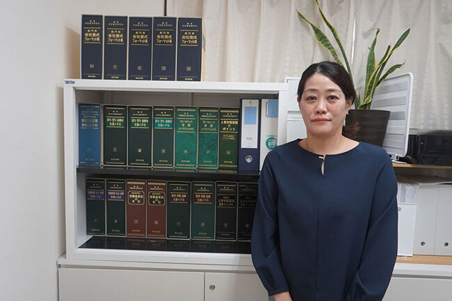 特定社会保険労務士と行政書士の資格を持つ古川事務所の古川裕子所長