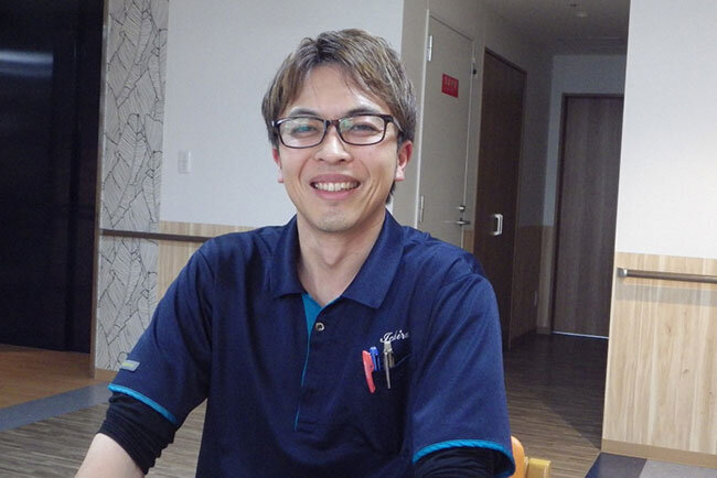 「インカムで職員の無駄な動きは解消されました」と語る篠田和輝相談員