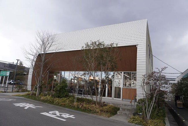 徳武産業が本社の敷地内で運営している「あゆみショップ」